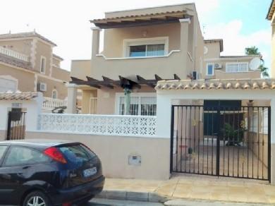 Chalet con 3 dormitorios se vende en Villamartin, Costa Blanca