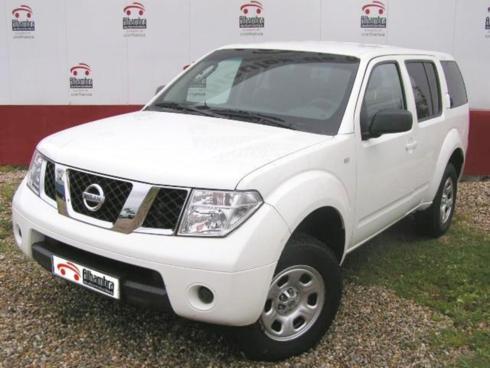 Nissan Pathfinder 2.5 DCI XE 7