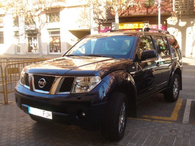 NISSAN Pathfinder 2.5dCi LE