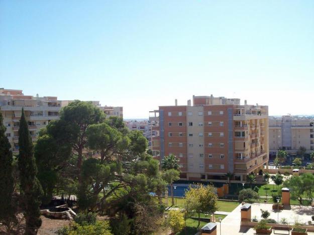 Piso Torre Atalaya, Teatinos, 4 dormitorios, parking, piscinas y zonas verdes. 260000 €