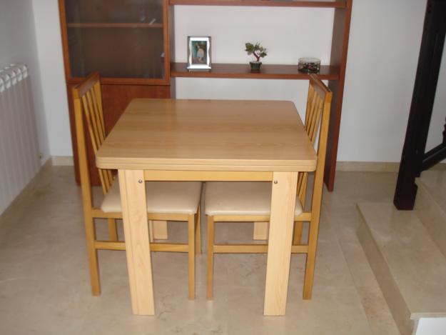 vendo mesa con 4 sillas de piel