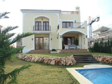 Chalet con 4 dormitorios se vende en Estepona, Costa del Sol