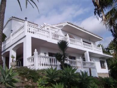 Chalet con 5 dormitorios se vende en Benalmadena Costa, Costa del Sol