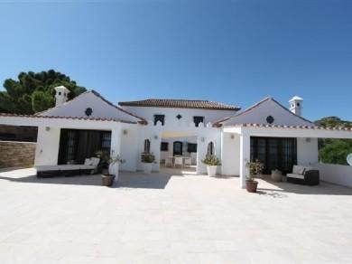 Chalet con 3 dormitorios se vende en Casares Costa, Costa del Sol