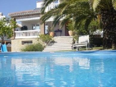 Chalet con 4 dormitorios se vende en Velez-Malaga, Axarquia