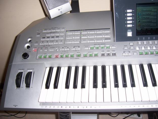 YAMAHA Tyros 2