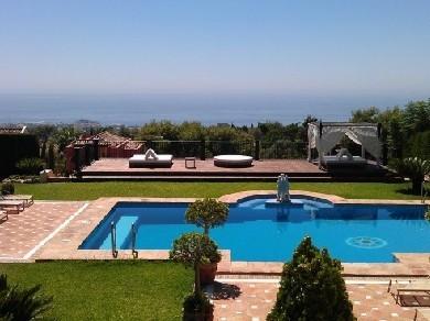 Chalet con 9 dormitorios se vende en Marbella, Costa del Sol