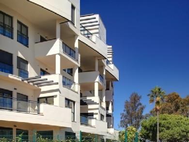 Apartamento con 2 dormitorios se vende en Marbella, Costa del Sol