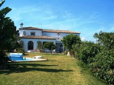 Chalet con 4 dormitorios se vende en Estepona, Costa del Sol