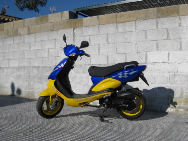 Se vende moto 50cc CASI SIN USO