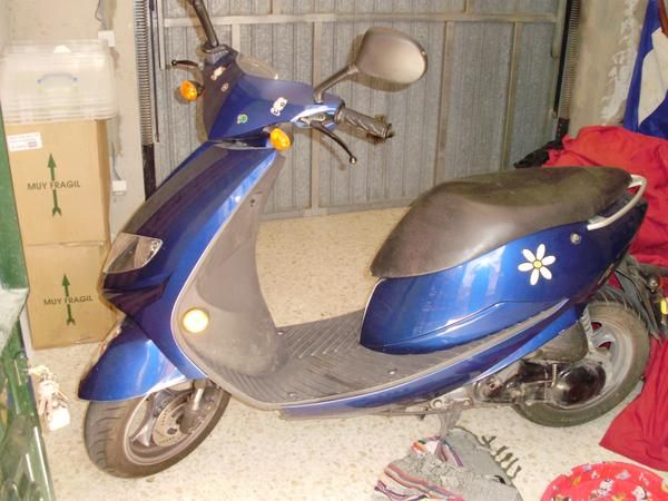 se vende scooter suzuki 50cc