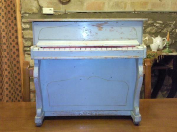 Piano de juguete antiguo para coleccionista