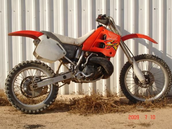 VENDO HONDA CR 250R  POR NO UTILIZAR. ES UNA GANGA