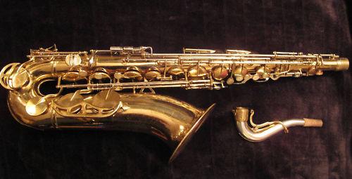 1956 El rey Super 20 saxo tenor con la plata del cuello