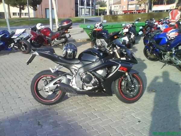 Vendo Suzuki GSXR 600 Black Edition