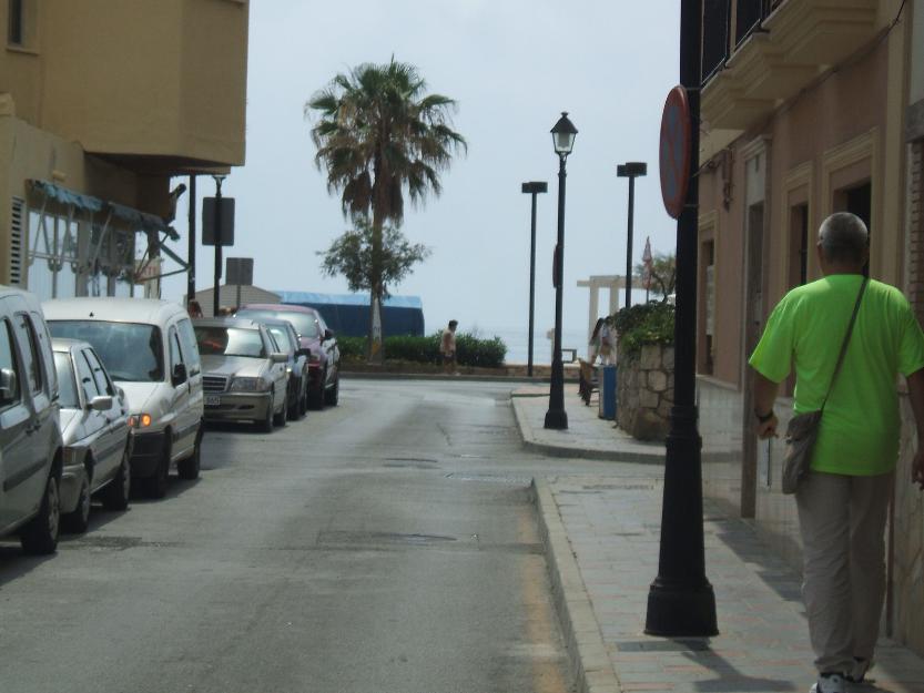 A 20 Metros de la Playa, casa adosada en zona tranquila, cerca de la Autovía y céntrica.