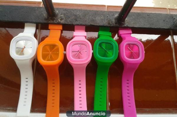 RELOJES DE MUJER DE SILICONA DE COLORES A 4 EUROS