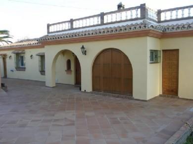 Chalet con 3 dormitorios se vende en Estepona, Costa del Sol