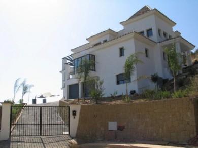 Chalet con 6 dormitorios se vende en Marbella, Costa del Sol