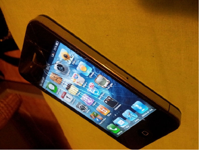 Vendo Iphone4 16G con pantalla rota