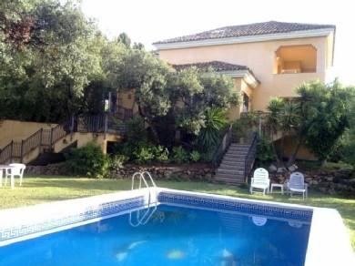 Chalet con 6 dormitorios se vende en Marbella, Costa del Sol