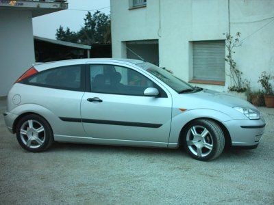 FORD FOCUS TREND 1600CC 16V 3P - Girona