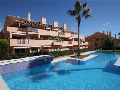 Apartamento con 2 dormitorios se vende en Marbella, Costa del Sol