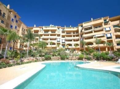 Apartamento con 3 dormitorios se vende en Marbella, Costa del Sol