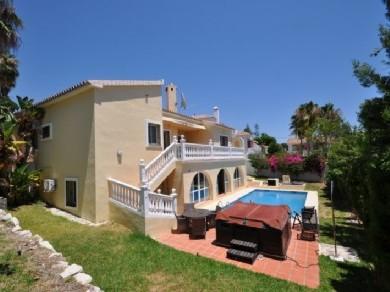 Chalet con 4 dormitorios se vende en Estepona, Costa del Sol