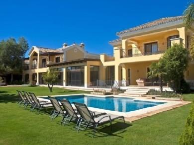 Chalet con 9 dormitorios se vende en Marbella, Costa del Sol