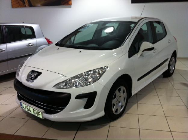 Peugeot 308 Confort 1.6 HDI 110 FAP 5 velocidades, 8.800€