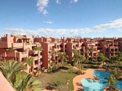 Apartamento con 4 dormitorios se vende en Marbella, Costa del Sol