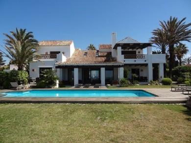 Chalet con 6 dormitorios se vende en Marbella, Costa del Sol