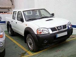 Comprar coche Nissan Pick Up 2.5 Tdi Doble Cabina 4x4 '04 en Madrid