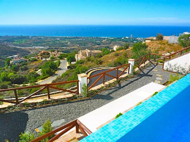 Villas a la venta en Altos de los Monteros Costa del Sol