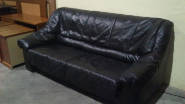 Vendo sofá de 3 plazas en piel color negro