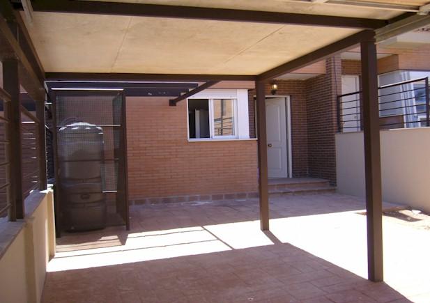 PARTICULAR, VENDO CHALET ADOSADO A BUEN PRECIO