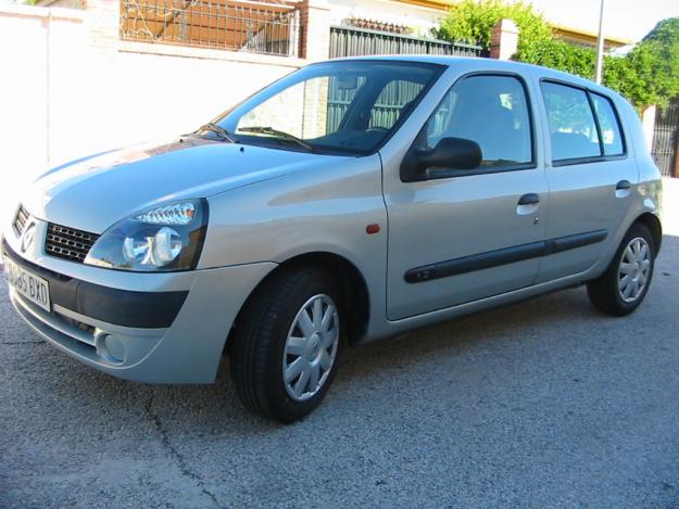 Renault clio 1.2 seminuevo MODELO 2003