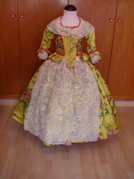 VENDO TRAJE DE FALLERA PARA NIÑA