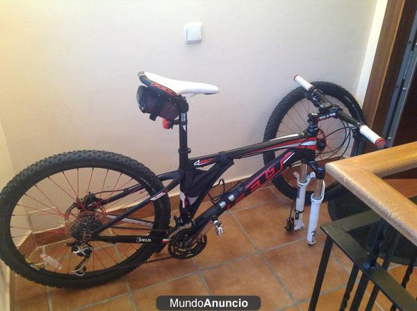 Bicicleta felt q820