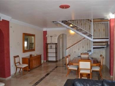 Apartamento con 3 dormitorios se vende en Marbella, Costa del Sol