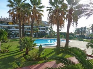 Apartamento con 3 dormitorios se vende en Marbella, Costa del Sol