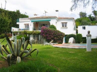 Chalet con 2 dormitorios se vende en Marbella, Costa del Sol