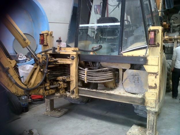 se vende      cat 428c con soldaduras