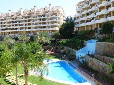 Apartamento con 2 dormitorios se vende en Marbella, Costa del Sol