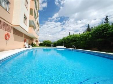 Apartamento con 2 dormitorios se vende en Marbella, Costa del Sol