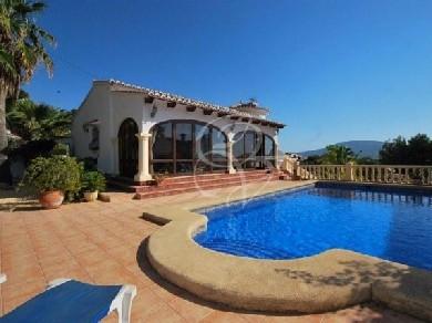 Chalet con 4 dormitorios se vende en Moraira, Costa Blanca