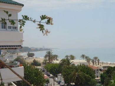 Apartamento con 3 dormitorios se vende en Marbella, Costa del Sol