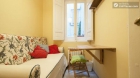 Rooms available - Elegant 2-bedroom apartment in lively La Latina - mejor precio | unprecio.es