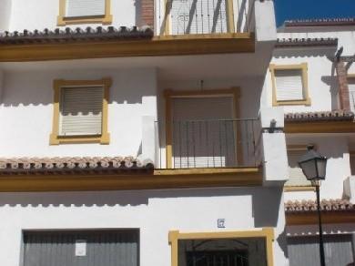 Adosado con 4 dormitorios se vende en Estepona, Costa del Sol